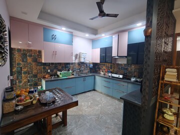 Kitchen in 2 BHK Builder Floor at Tulip Mall, Sector 46 – for Rent