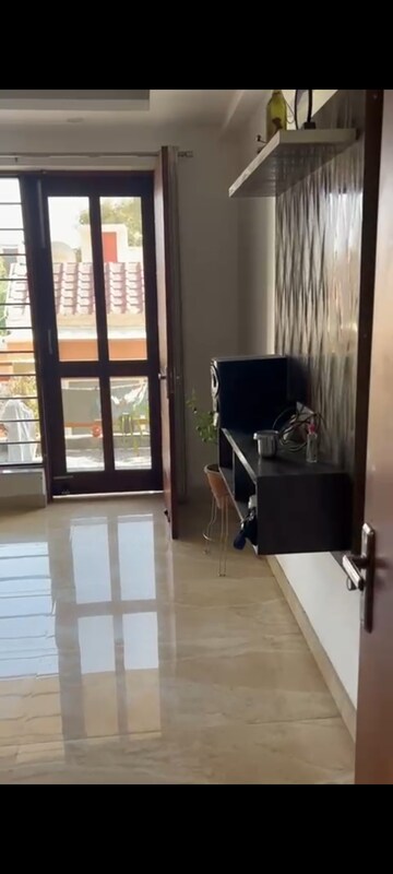 Master Bedroom in 3 BHK Builder Floor at Builder Floor, Sector 28 – for Rent