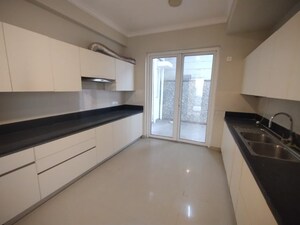 Room in 3 BHK Builder Floor at DLF City Gurgaon, Sector 27 – for Rent