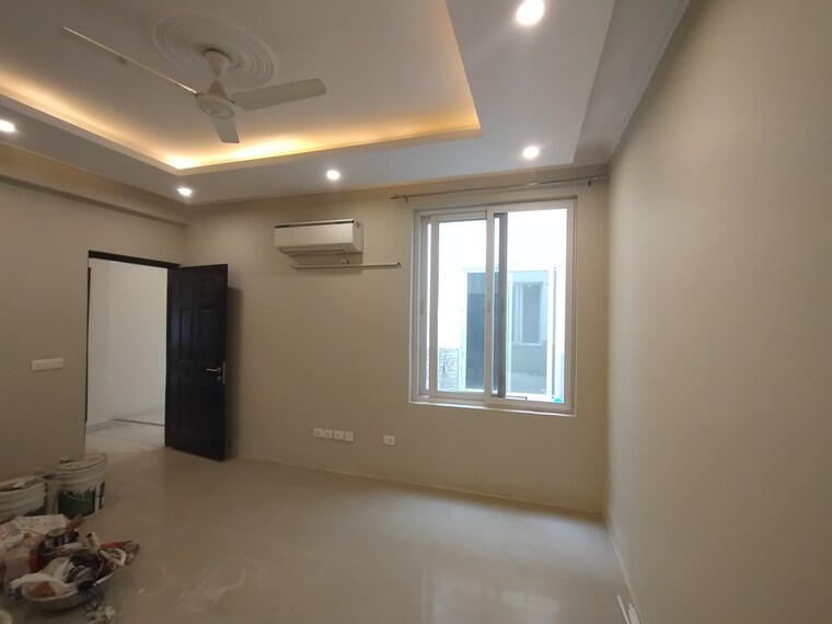 Room, dlf-city-gurgaon 3 Bedroom 300 Sq.Ft. Builder Floor In Sector 27 Gurgaon 9643252