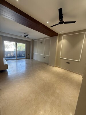 Room in 3 BHK Builder Floor at DLF City Gurgaon, Sector 27 – for Rent