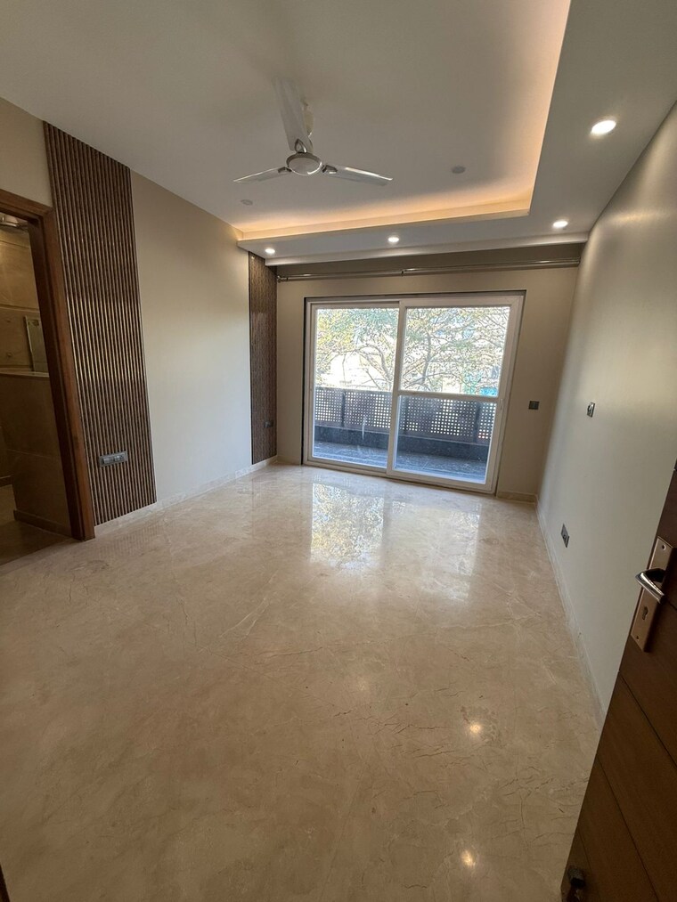 Room, dlf-city-gurgaon 3 Bedroom 300 Sq.Ft. Builder Floor In Sector 27 Gurgaon 9643252