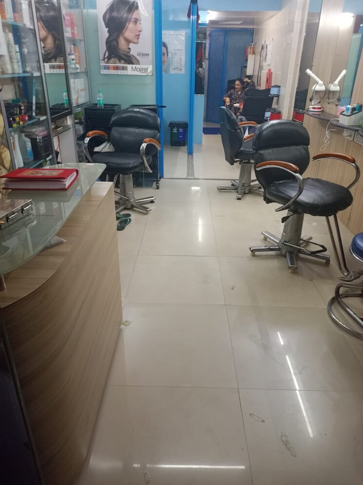 Team Area, navjivan-chs-mumbai-central Commercial Shop 270 Sq.Ft. In Grant Road Mumbai 9643531
