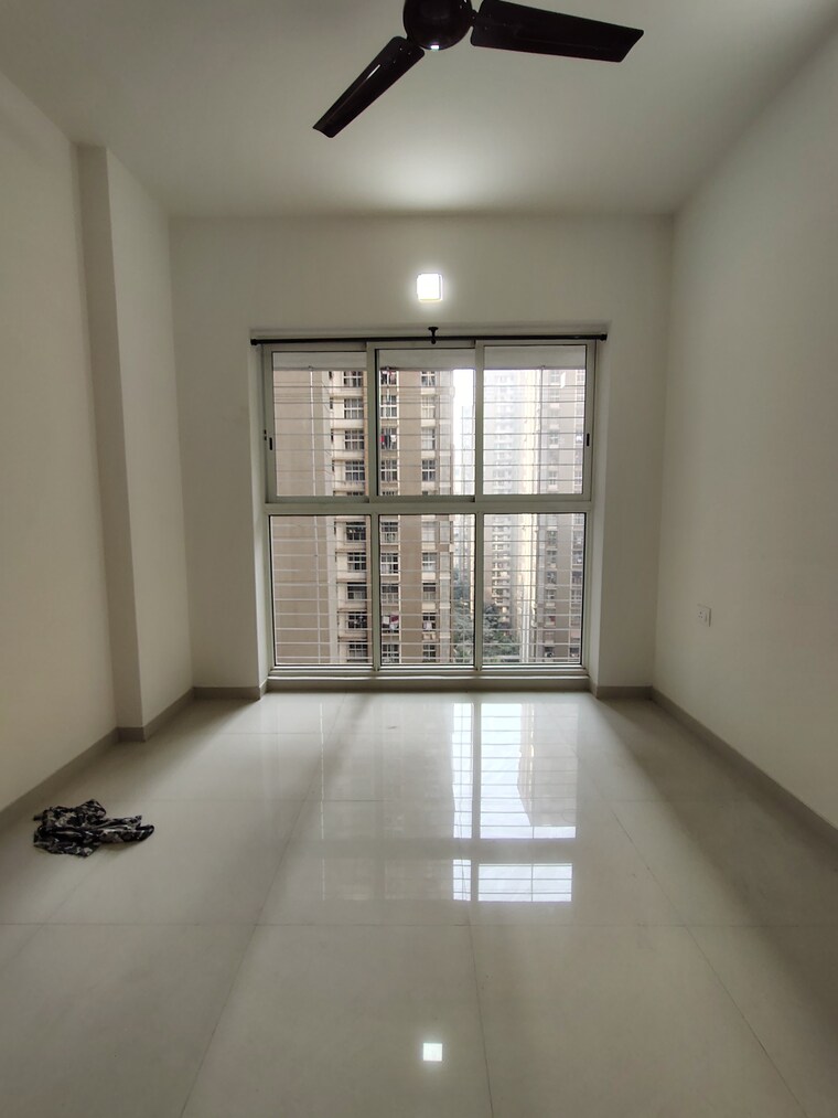 Room, lodha-amara-wing-40-and-41 1 Bedroom 450 Sq.Ft. Apartment In Kolshet Road Thane 9643393