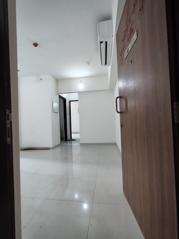 1 BHK Apartment For Rent in Lodha Amara Wing 40 And 41, Kolshet Road