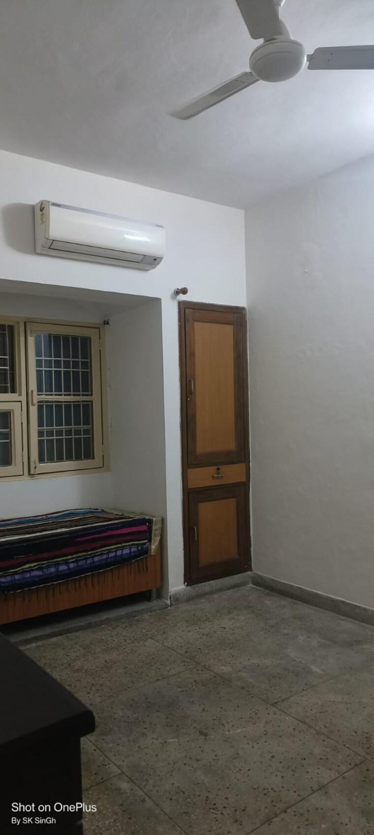 Room, sector 12 dwarka 2 Bedroom 1200 Sq.Ft. Apartment In Sector 12 Dwarka Delhi 9643352