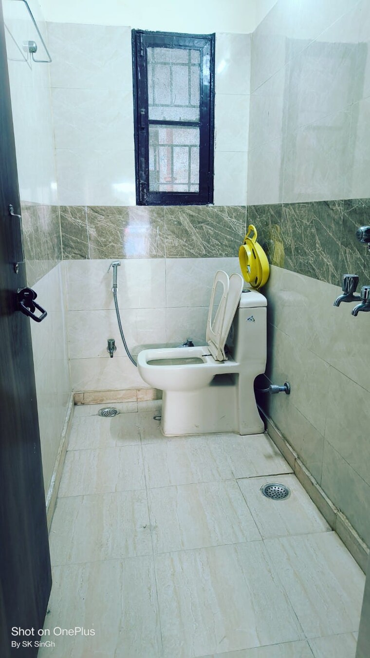 Bathroom, sector 12 dwarka 2 Bedroom 1200 Sq.Ft. Apartment In Sector 12 Dwarka Delhi 9643352