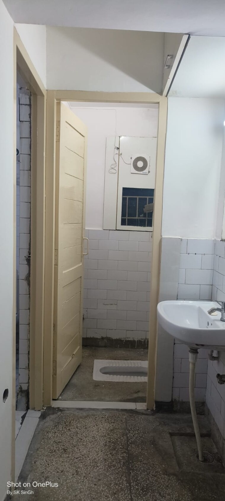 Bathroom, sector 12 dwarka 2 Bedroom 1200 Sq.Ft. Apartment In Sector 12 Dwarka Delhi 9643352