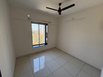 Room in 2.5 BHK Apartment at VJ YashOne Infinitee, Tathawade – for Rent