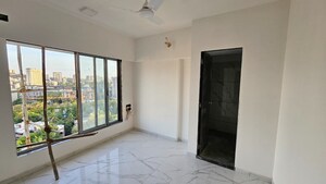 Room in 4 BHK Apartment at Shubham Trident, Chembur – for Rent