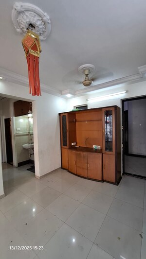 Room in 1 BHK Apartment at Sheth Vasant Marvel, Borivali East – for Rent