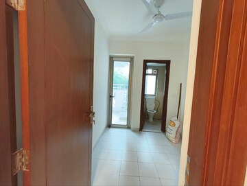 Building Lobby in 3.5 BHK Apartment at Parsvnath Exotica, Sector 53 – for Rent