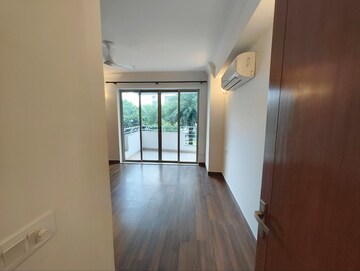 Room in 3.5 BHK Apartment at Parsvnath Exotica, Sector 53 – for Rent