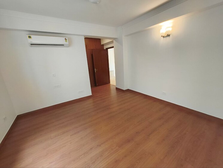 Room, parsvnath-exotica 3.5 Bedroom 2700 Sq.Ft. Apartment In Sector 53 Gurgaon 9643579