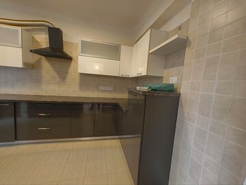 Kitchen in 3.5 BHK Apartment at Parsvnath Exotica, Sector 53 – for Rent