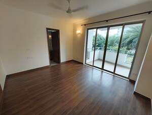 Room in 3.5 BHK Apartment at Parsvnath Exotica, Sector 53 – for Rent