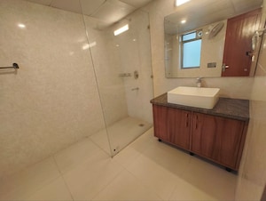 Bathroom in 3.5 BHK Apartment at Parsvnath Exotica, Sector 53 – for Rent