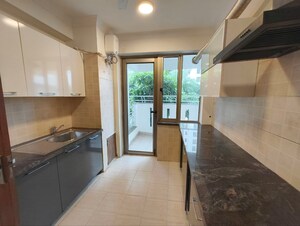 Building Lobby in 3.5 BHK Apartment at Parsvnath Exotica, Sector 53 – for Rent