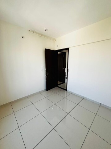 Room in 2 BHK Apartment at VJ YashOne Infinitee, Tathawade – for Rent