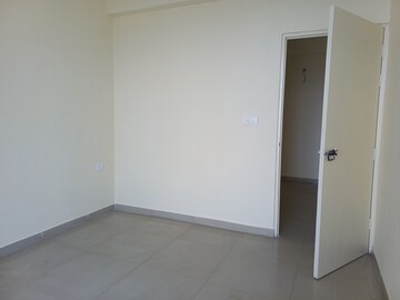 Room in 3 BHK Apartment at Pyramid Altia, Sector 70 – for Rent