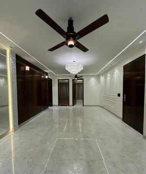 Room in 1 BHK Apartment at Ambience Mall, Sector 24 – for Rent