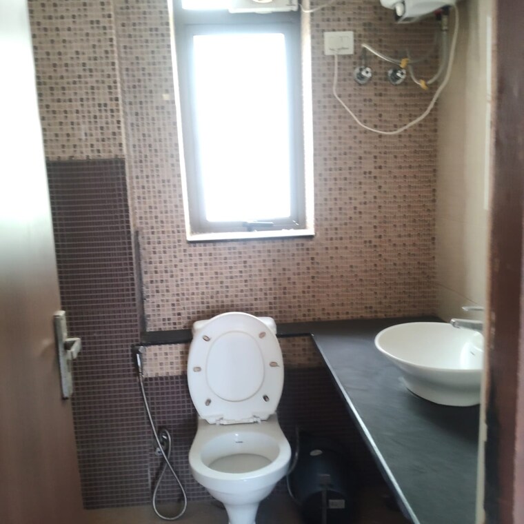 Bathroom, unitech-the-residences-gurgaon 3.5 Bedroom 1570 Sq.Ft. Apartment In Sector 33 Gurgaon 9643908