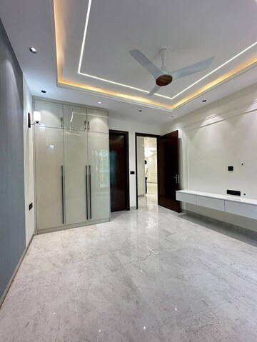 Building Lobby in 1 BHK Apartment at Ambience Mall, Sector 24 – for Rent