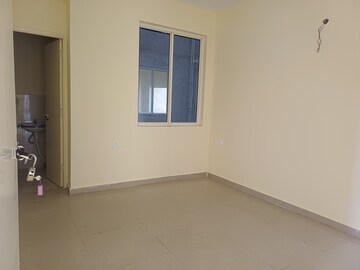 Room in 3 BHK Apartment at Pyramid Altia, Sector 70 – for Rent