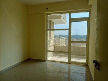 Room in 3 BHK Apartment at Pyramid Altia, Sector 70 – for Rent