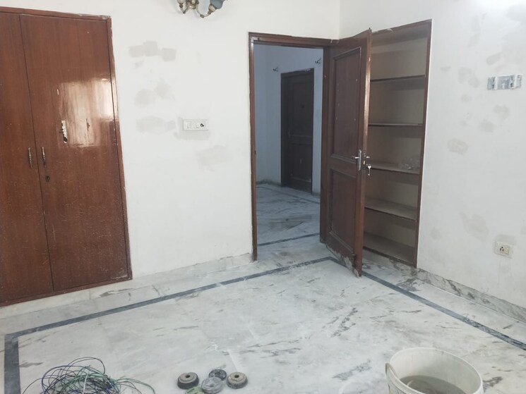 Room, rwa-apartments-sector-52 3 Bedroom 200 Sq.Mt. Independent House In Sector 52 Noida 9643865