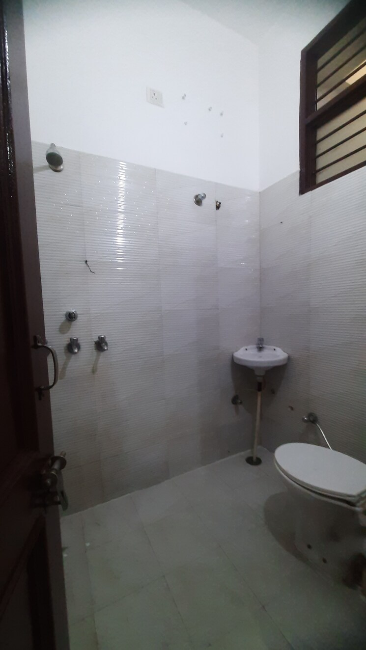 Bathroom, dhakoli 2 Bedroom 900 Sq.Ft. Apartment In Dhakoli Zirakpur 9643923
