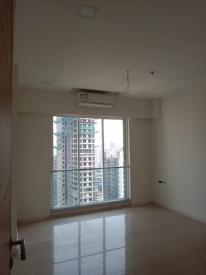 Room in 3 BHK Apartment at Ekta Tripolis, Goregaon West – for Rent