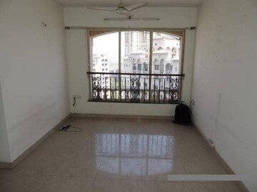Room in 2 BHK Apartment at Dosti Acres Aster, Wadala East – for Sale