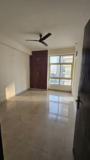 3 BHK Apartment For Rent in Maia Marvel, Raj Nagar Extension