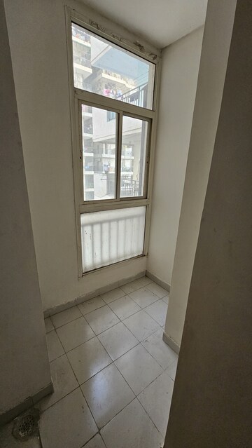 Room in 3 BHK Apartment at Maia Marvel, Raj Nagar Extension – for Rent