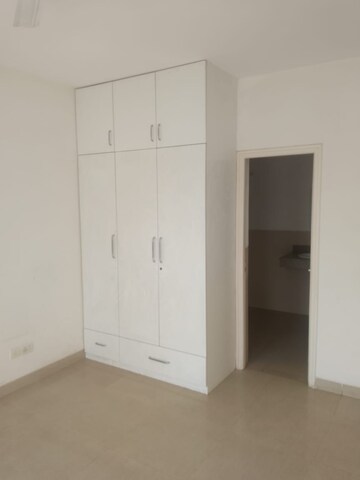 3.5 BHK Apartment For Rent in Emaar Emerald Floors Premier, Sector 65