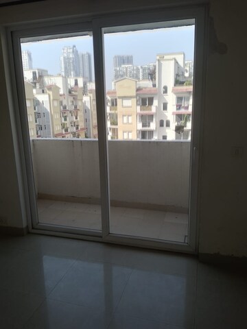 Room in 3.5 BHK Apartment at Emaar Emerald Floors Premier, Sector 65 – for Rent