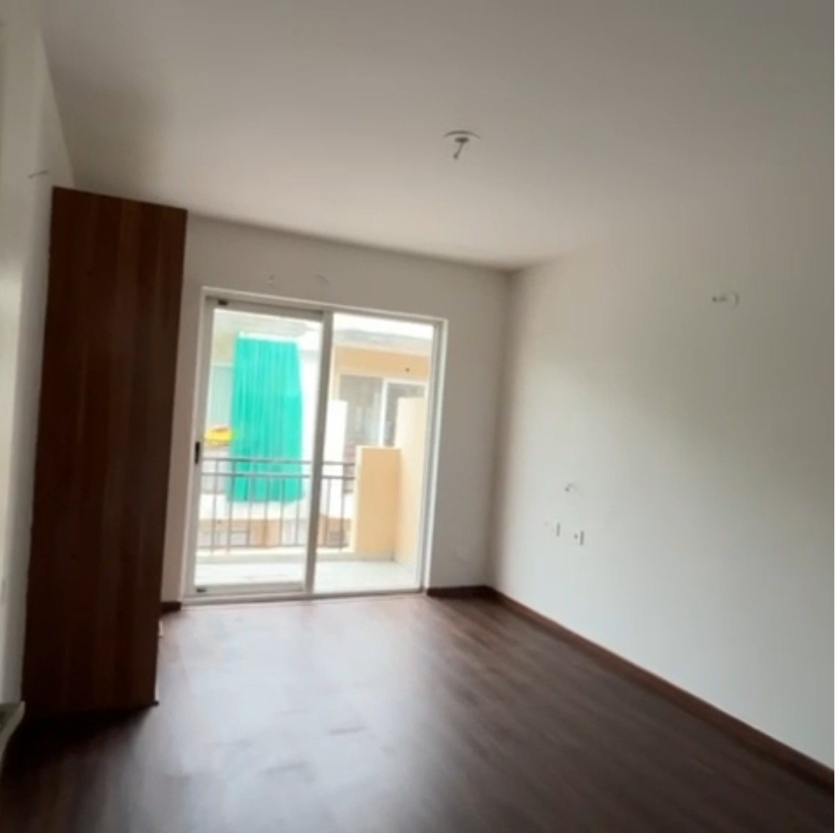 3.5 BHK + Servant Room Apartment For Rent in Sushma Valencia