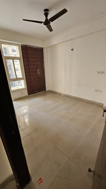Room in 3 BHK Apartment at Maia Marvel, Raj Nagar Extension – for Rent