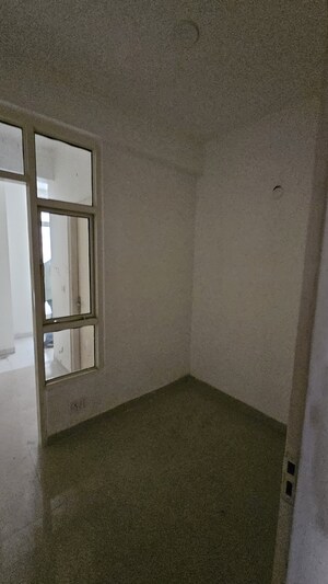 Room in 3 BHK Apartment at Maia Marvel, Raj Nagar Extension – for Rent