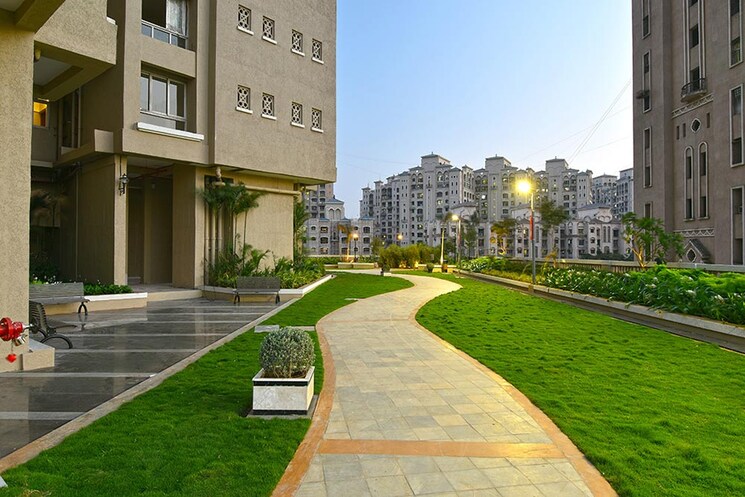 Garden, dosti-group-acres 2 Bedroom 850 Sq.Ft. Apartment In Wadala East Mumbai 9644141