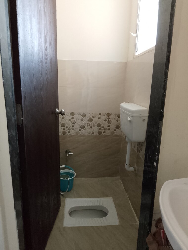 Bathroom, sky-line 1 Bedroom 500 Sq.Ft. Apartment In Charholi Budruk Pune 9644259