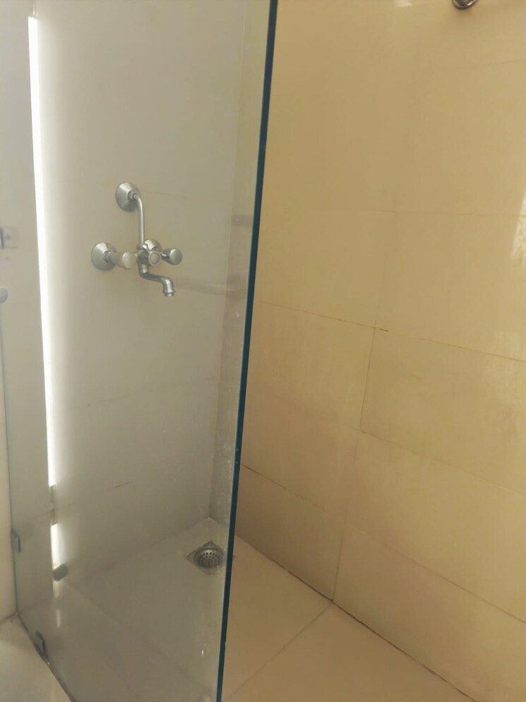 Bathroom, emaar-the-enclave 3.5 Bedroom 1920 Sq.Ft. Apartment In Sector 66 Gurgaon 9644284