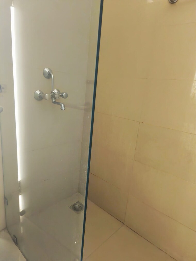Bathroom, emaar-the-enclave 3.5 Bedroom 1920 Sq.Ft. Apartment In Sector 66 Gurgaon 9644284