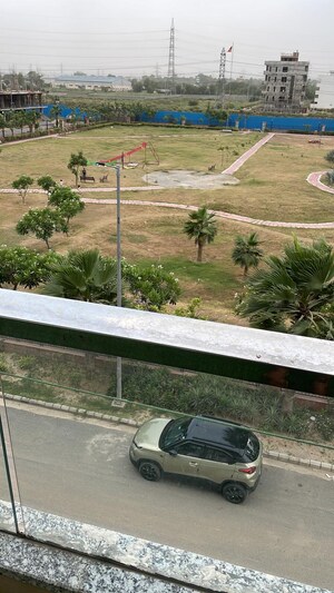 Master Bedroom in 4 BHK Builder Floor at Aradhya Homes, Sector 67a – for Rent