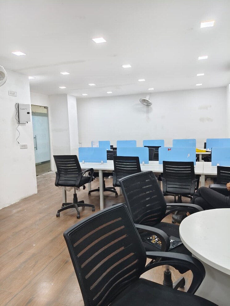Team Area, sector 63 Commercial Office Space 1200 Sq.Ft. In Sector 63 Noida 9644305