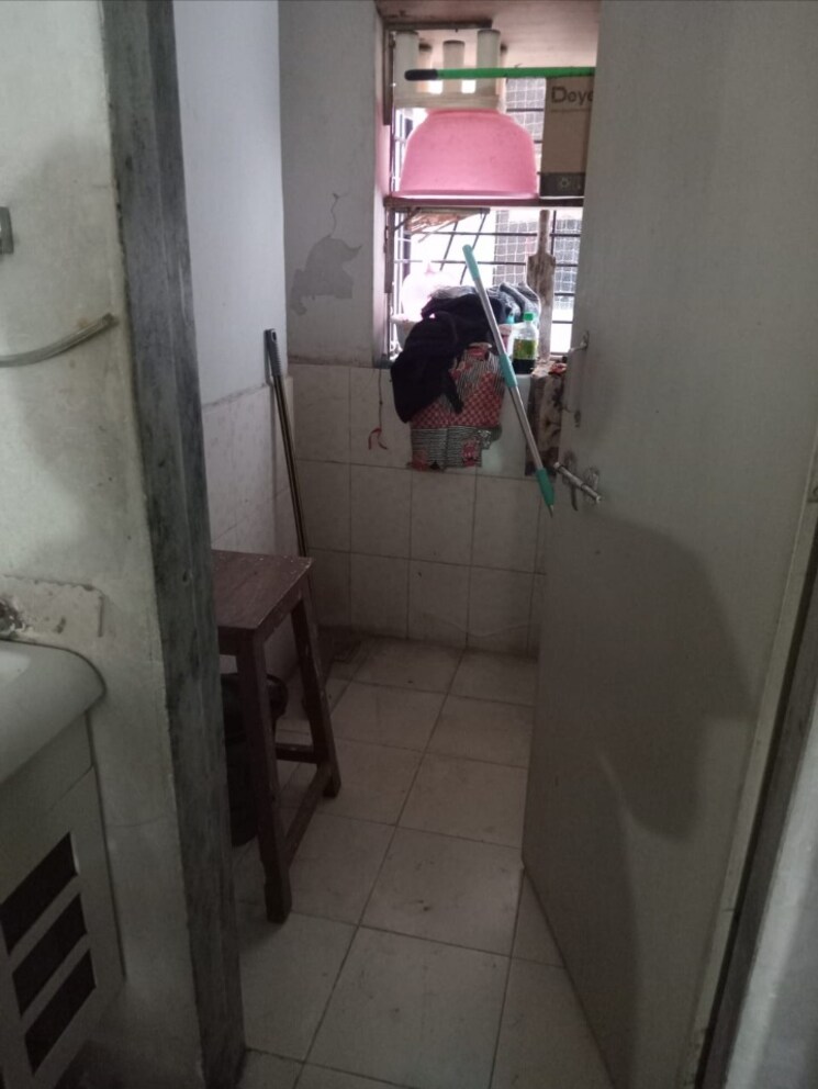 Bathroom, jahangirpura 2 Bedroom 1200 Sq.Ft. Apartment In Jahangirpura Surat 9644352