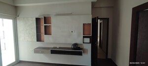 Furnished Amenities in 3 BHK Apartment at Antriksh Golf View, Sector 78 – for Rent