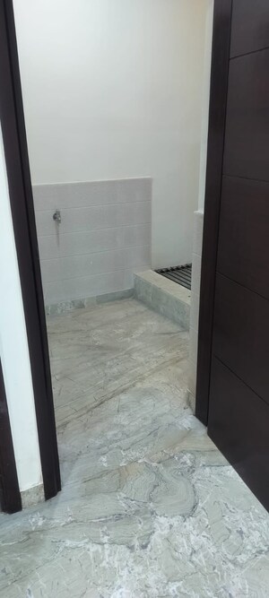 Room in 2 BHK Builder Floor at Vaishali Sector 2 – for Rent