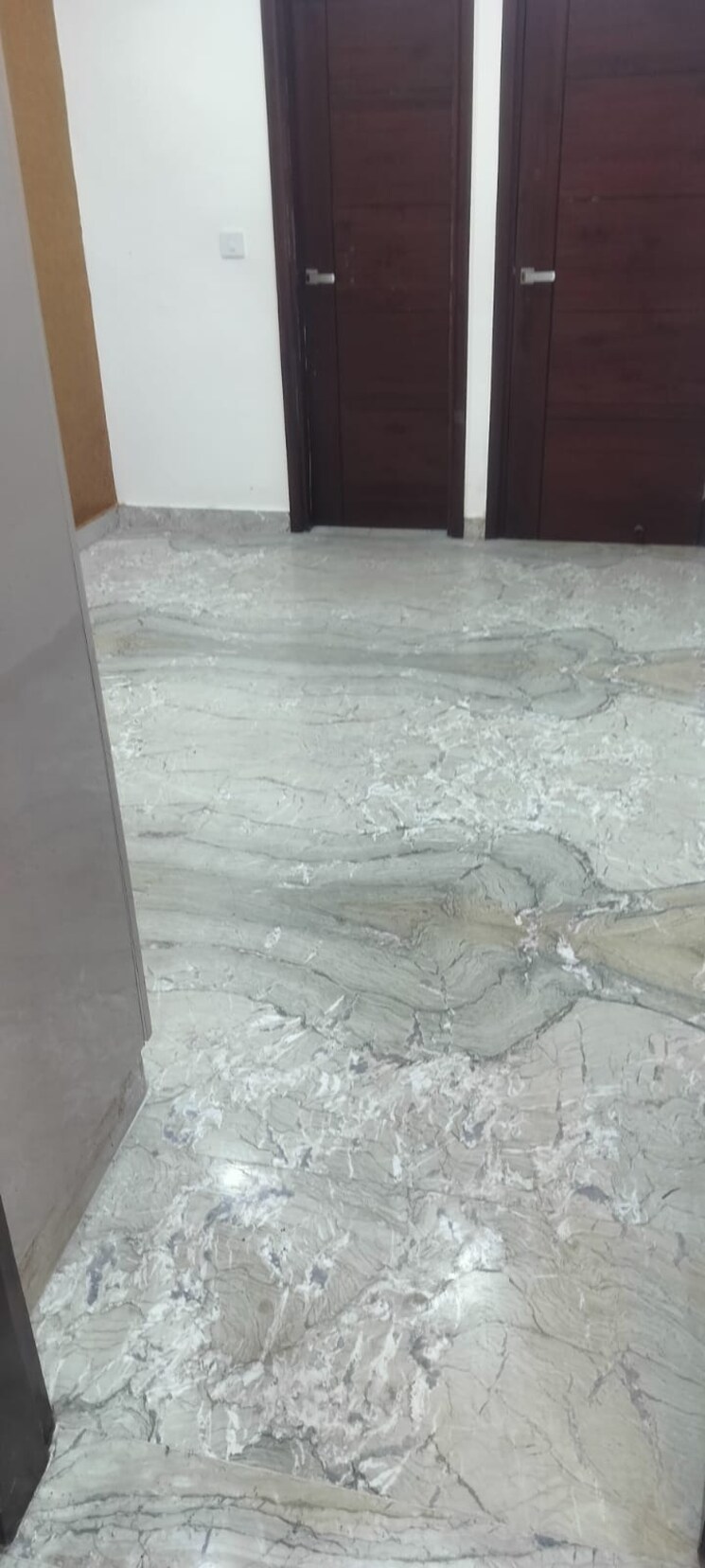 Bathroom, vaishali sector 2 2 Bedroom 90 Sq.Mt. Builder Floor In Vaishali Sector 2 Ghaziabad 9644349